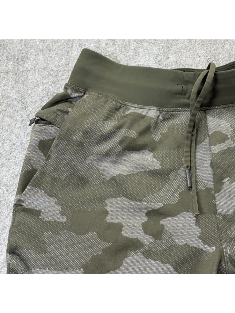 Lululemon License to Train Shorts Men S Green Camouflage Unlined 7" LM7APIS - Picture 2 of 14